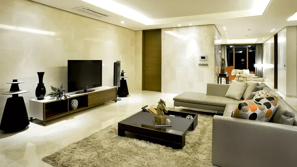 거실에 TV와 쇼파가 있는 모습