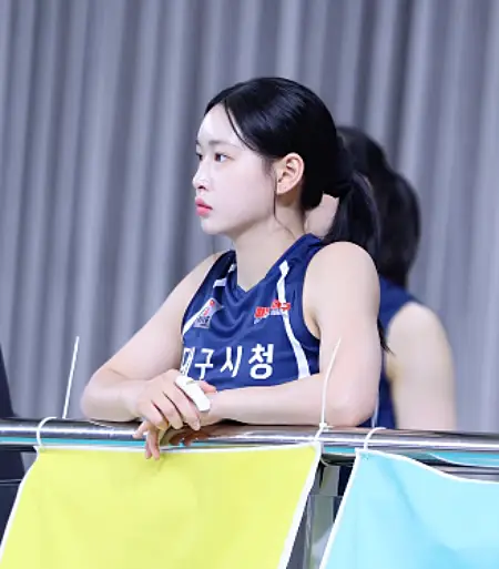 여자배구 선수 이진